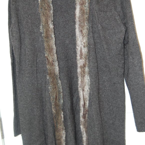 Vertical Design Women's Medium Grey Sweater W/ Faux Fur Collar & Trim - Picture 5 of 10